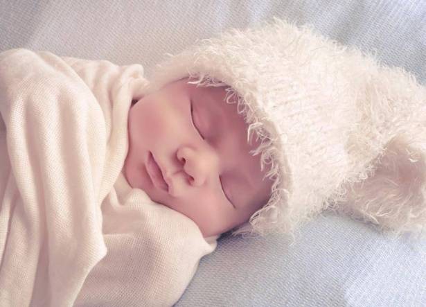 لن تصدقوا كم أنفقت هذه النجمة على مشتريات مولودتها