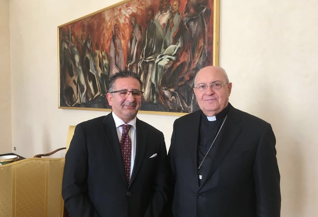 قسيسية يلتقي كبار مسؤولي الفاتيكان ويطلعهم على تطورات قضية الأسرى