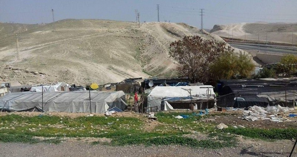 هآرتس: وزير إسرائيلي قدم اقتراحًا قبل 40 عامًا لإخلاء الخان الأحمر