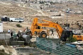 آليات الاحتلال تهدم منازل وجدراناً استنادية في أريحا