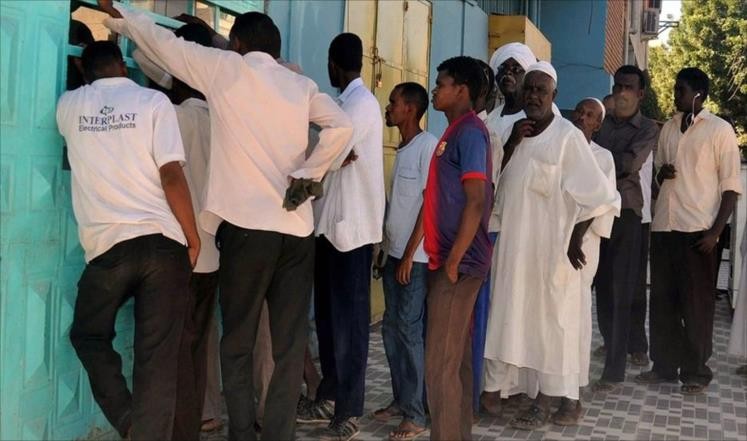 الخرطوم تعاني من أزمة نقص الدقيق