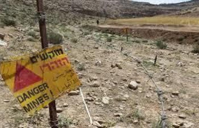 البدء بإزالة حقل ألغام في أريحا