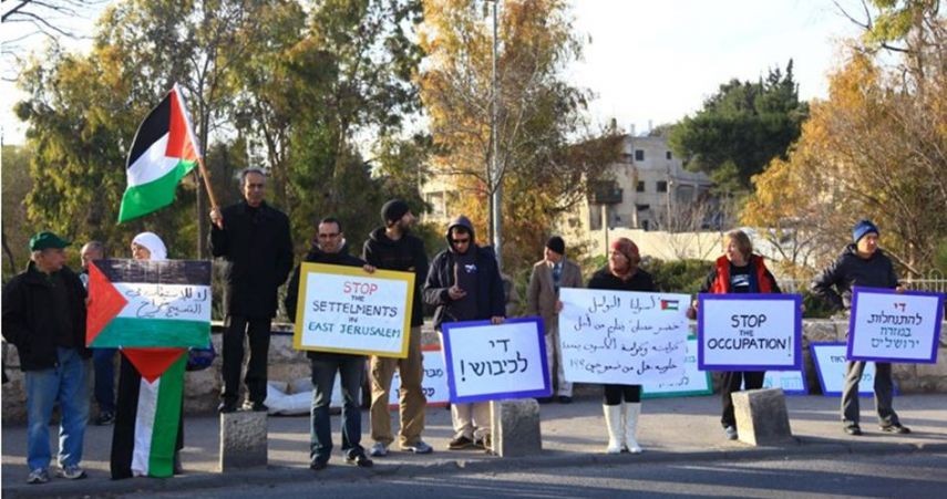 الاحتلال يسلم 6 عائلات مقدسية في حي الشيخ جراح إخطارات بالإخلاء