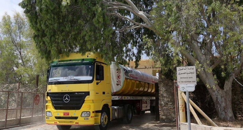 إدخال 6 شاحنات وقود لمحطة الكهرباء عبر معبر رفح