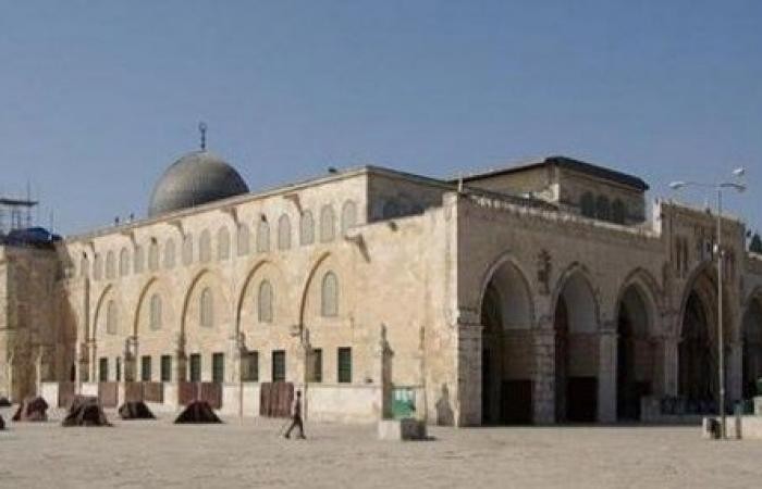منع حارس من دخول الأقصى لنهاية العام