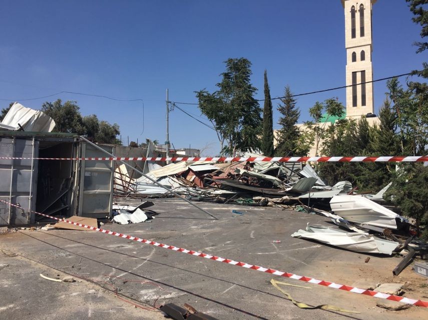 الاحتلال يهدم شركة للبن جنوب القدس