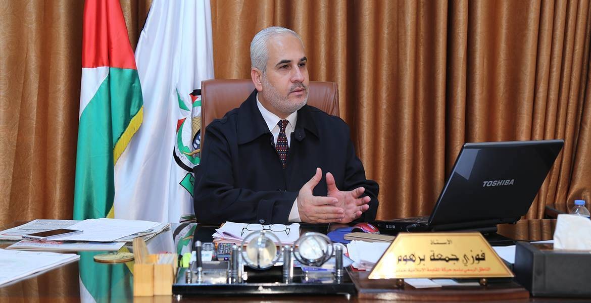 والاستعانة بموظفيها