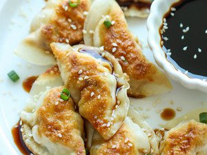 فطائر الدجاج بالسمسم وصوص الصويا