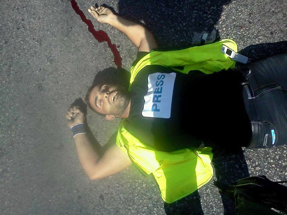 نقابة الصحفيين توضح موقفها من استخدام شاب طعن جندي اسرائيلي قميص خاص بالصحافة
