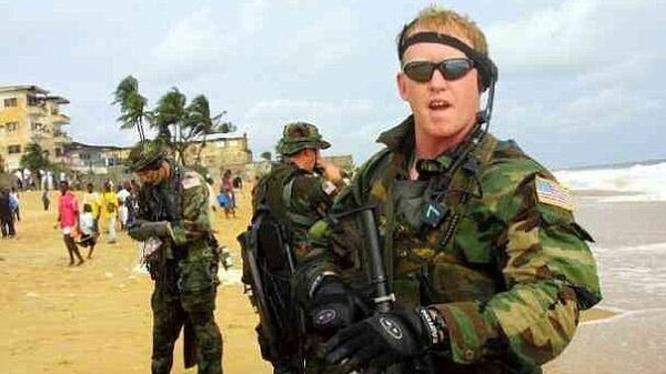 امريكا تعتقل قاتل بن لادن للاشتباه به