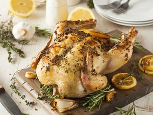 دجاج مشوي بالليمون والروز ماري