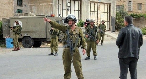 الاحتلال يواصل حصار بلدة "حزما" شمال القدس المحتلة لليوم الـ 12 على التوالي