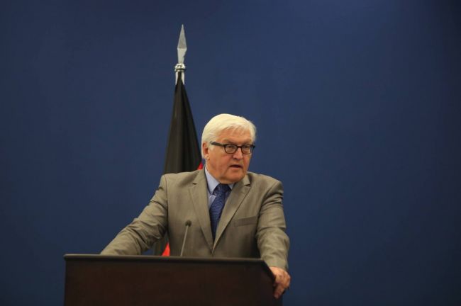 يعلون يوضح : ما علاقة زيارة وزير خارجية المانيا بإعادة "جثث الجنود" ؟!