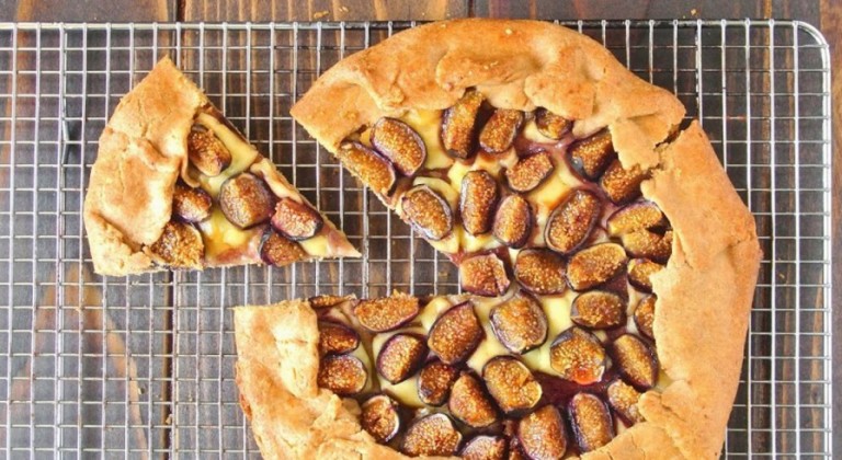 فطيرة بالتين والجبنة البيضاء