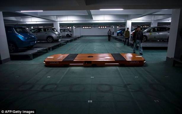 روبورتات تقوم بمهمة ركن السيارات