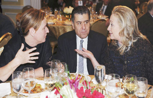 حاييم سابان.. «كلمة السر» وراء قوة هيلاري كلينتون