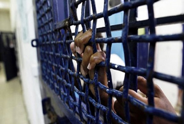 3 أسرى يدخلون أعواماً جديدة في سجون الاحتلال