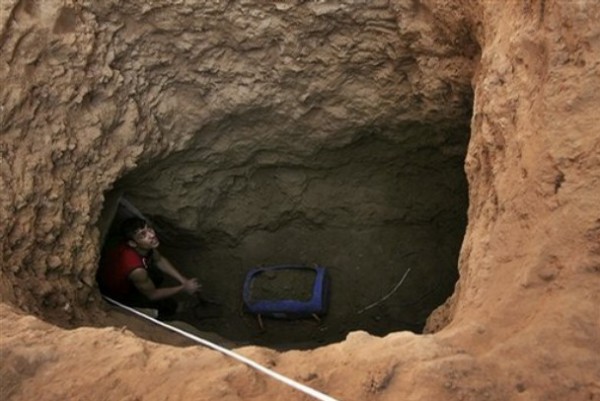 مصرع شاب نتيجة صعقة كهربائية بنفق برفح