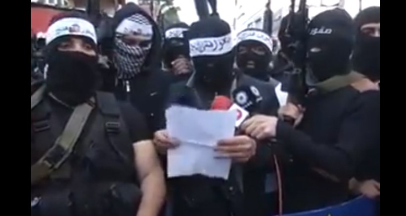عناصر مسلحة ترتدي زي كتائب الأقصى تدعو المعلمين للعودة لمدارسهم