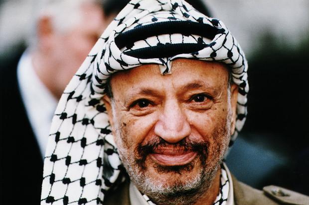 موفاز يزعم: عرفات تعهد لإيران بأن يوفر لها موطئ قدم في الضفة مقابل دعم الفلسطينيين عسكرياً