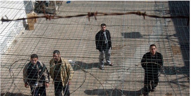 جرائم  ارتكبها الاحتلال بحق الاسرى عام 2015