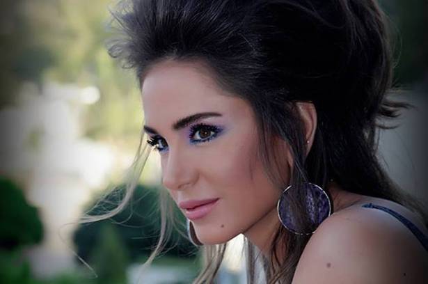 بالصورة: ديمة قندلفت تثير الجدل على السرير!