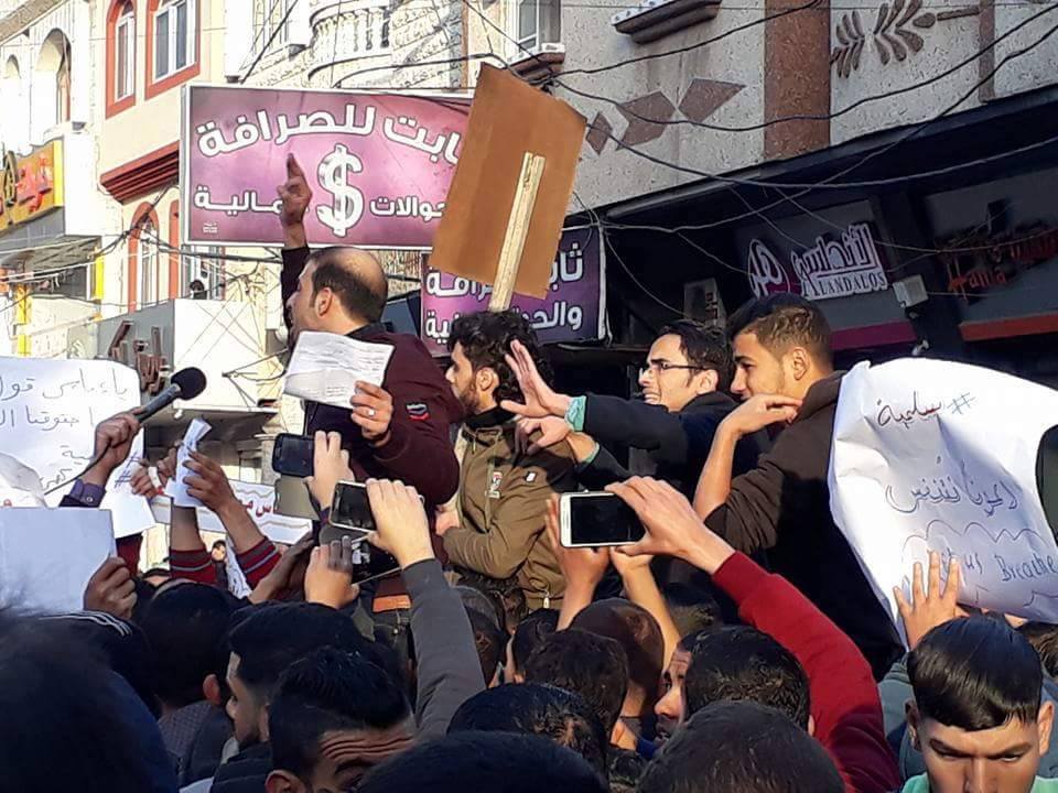 بالفيديو| الأجهزة الأمنية بغزة تفض مظاهرة سلمية شمال القطاع احتجاجاً على أزمة الكهرباء