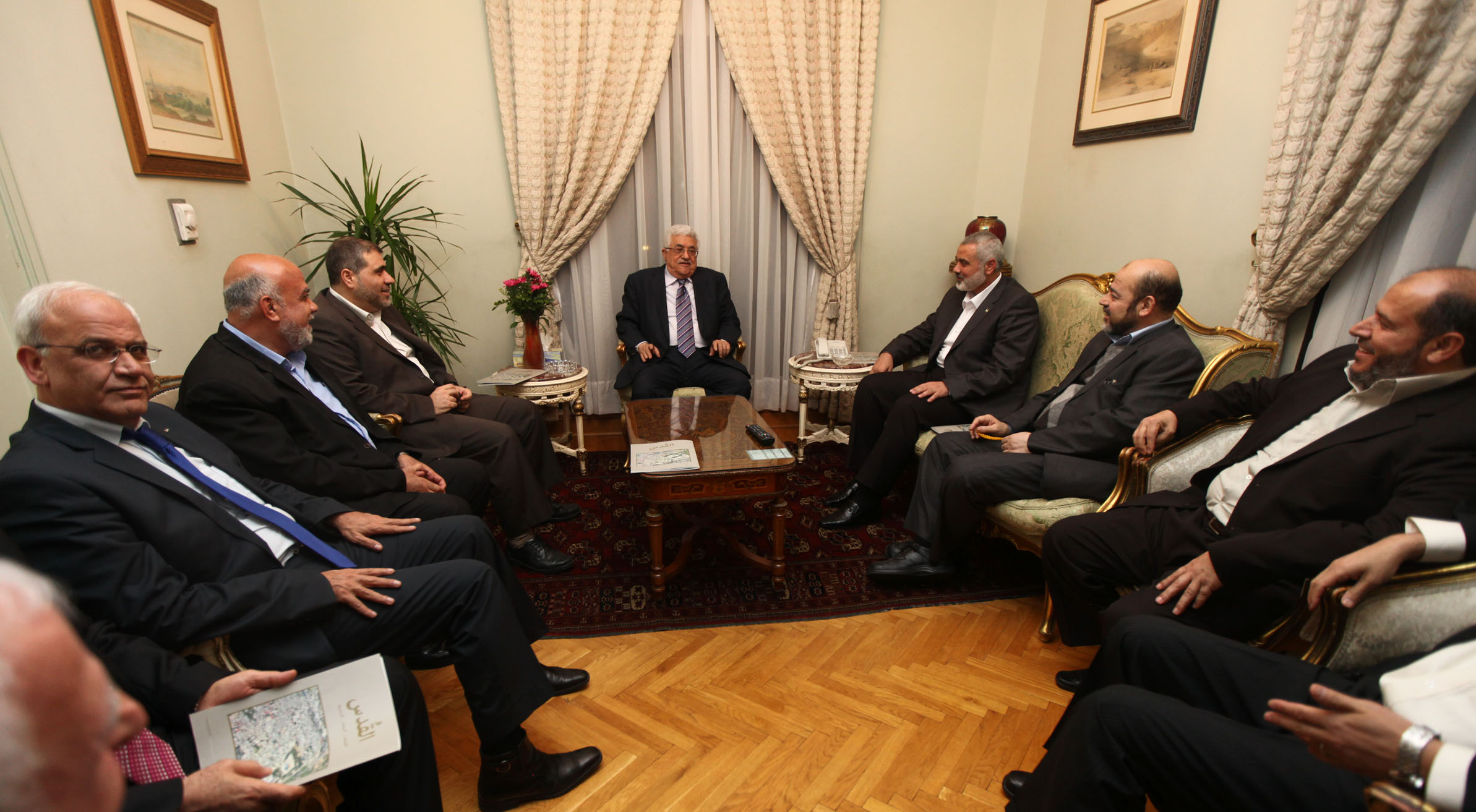 مصدر لـ "خبر" .. الفترة القادمة ستشهد تغييرات وهناك اتفاق فلسطيني جديد برعاية مصرية