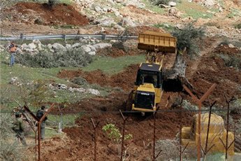 تجريف أراضي زراعية في بلدة الخضر