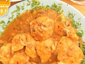 فيليه الدجاج بصلصة المشروم من مطبخ منال العالم