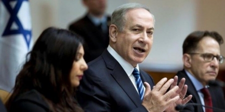 محامي نتنياهو يدافع عن تلقيه هدية "علبة سيجار"