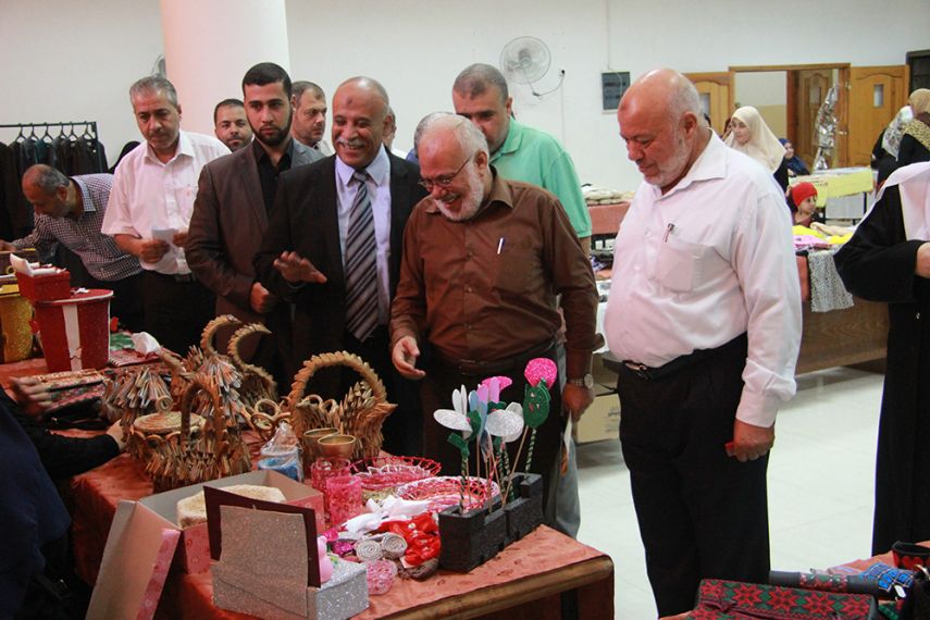بالصور: الجمعية الإسلامية تفتتح معرضاً للمنتجات النسائية في غزة