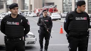 مصرع شرطيًا ومدنيًا في هجوم على مساكن الشرطة شرقي تركيا