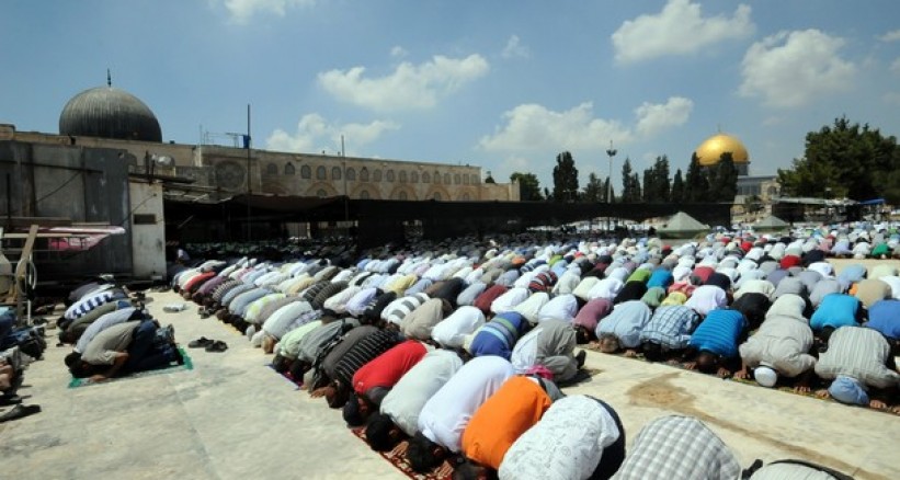 277 غزياً توجهوا للصلاة بالأقصى في الجمعة الثانية من شهر رمضان