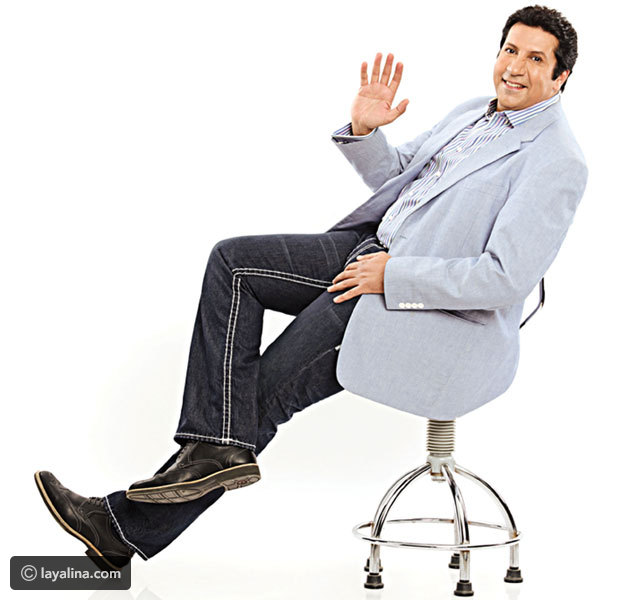 بالفيديو  : موقف غريب انتهى بالسباب تعرض له هاني رمزي على يد معجب