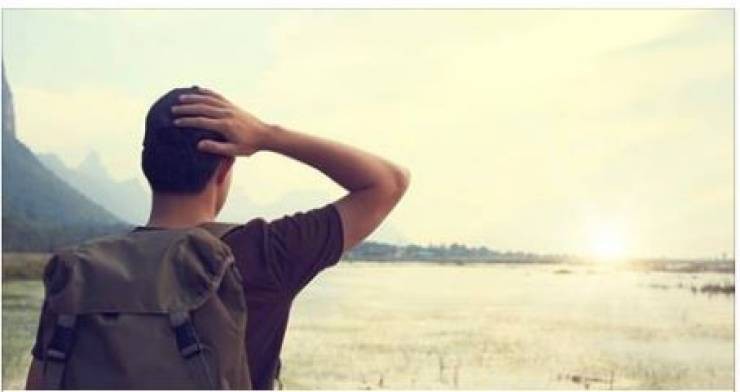 بالفيديو  :  فنان شهير يتعرض للانتقادات بسبب ما فعله مع فيفي عبده!