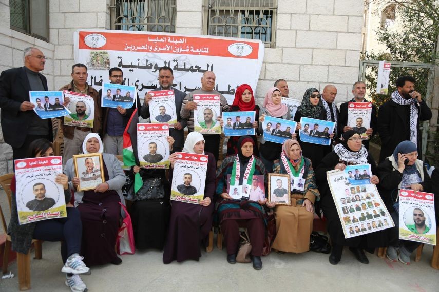 هيئة الأسرى تنظم اعتصامًا تضامنيًا مع الإداريين في رام الله
