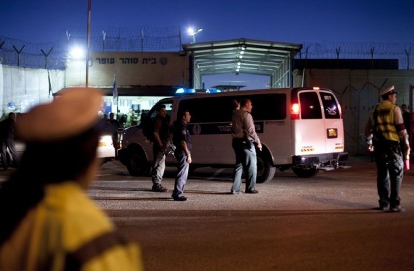 الاحتلال يعتقل زوجة أسير ورضيعة برام الله