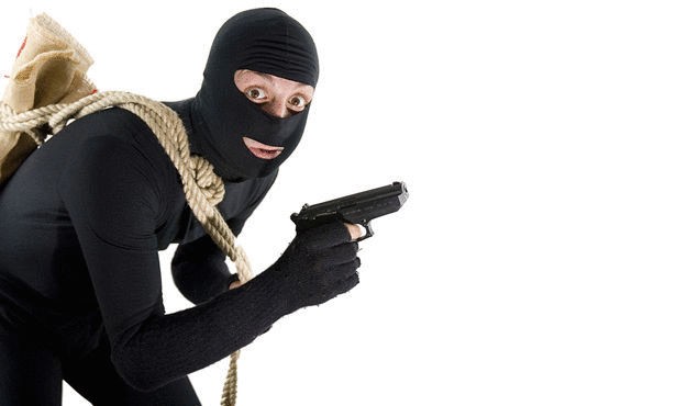 بالتفاصيل: شخص يسرق مبلغًا ماليًا ويتصرف به بطريقة غريبة شمال القطاع!!