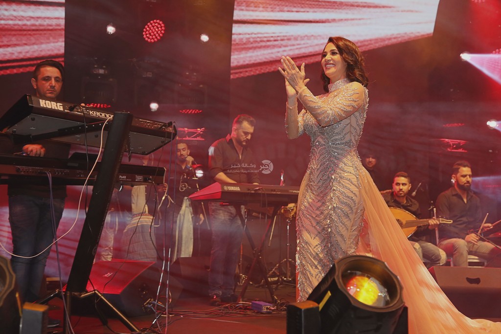 بالصور: ديانا حداد تشعل جوانب "سيتي ووك" فرحاً بحفل رأس السنة في دبي