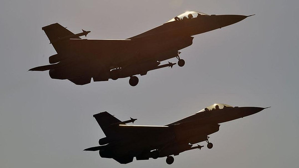 مقتل 12 مسلحاً جراء قصف الطائرات التركية أهدافاً كردية