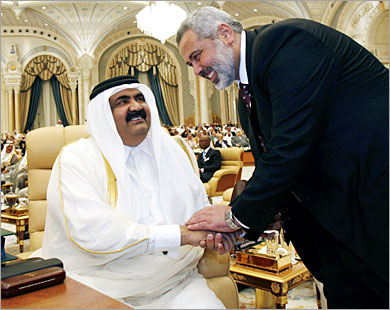 هنية يهاتف أمير قطر للإطمئنان على صحته