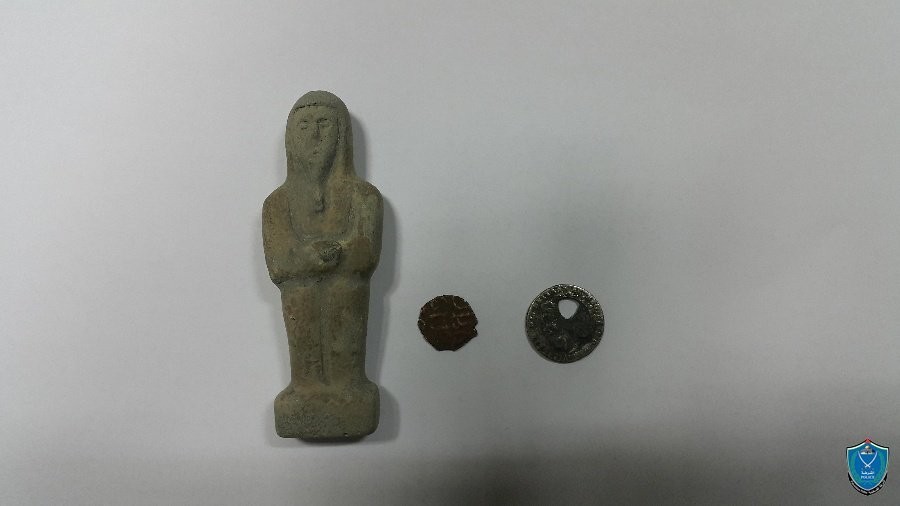ضبط قطع أثرية وإلقاء القبض على متهمين في جنين