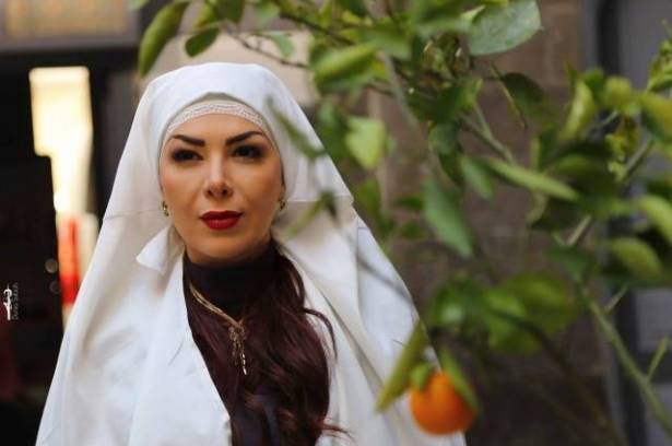 بالصور: الموت يفجع عبير شمس الدين في موقع تصوير "وردة شامية".. وشكران مرتجى تتقدم بالعزاء