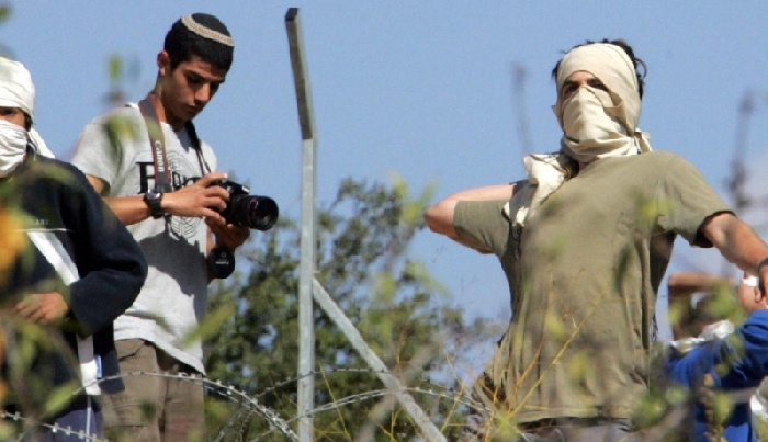 "ورقة قانونية" تشرع وجود المستوطنيين في الضفة الغربية