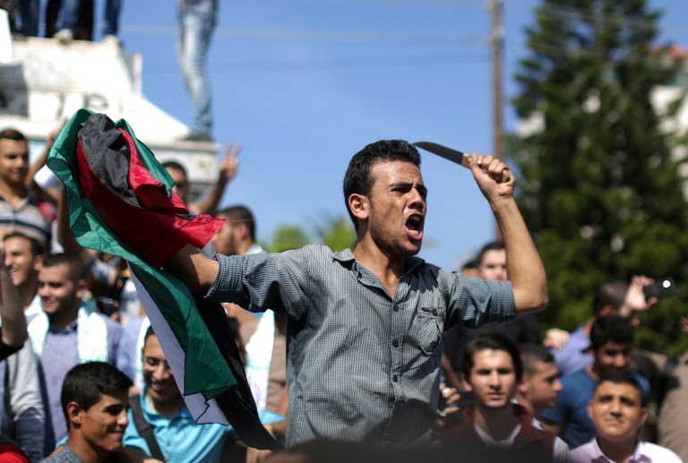 الاحتلال يدفع الفتيان الفلسطينيين لتنفيذ العمليات