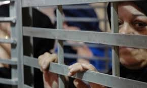 قوات الاحتلال تعتقل زوجة الاسير المعزول عبد الله مغربي