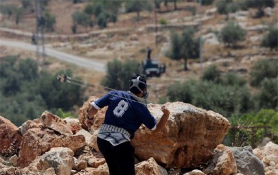 بالصور : إصابة العشرات في مسيرات الضفة