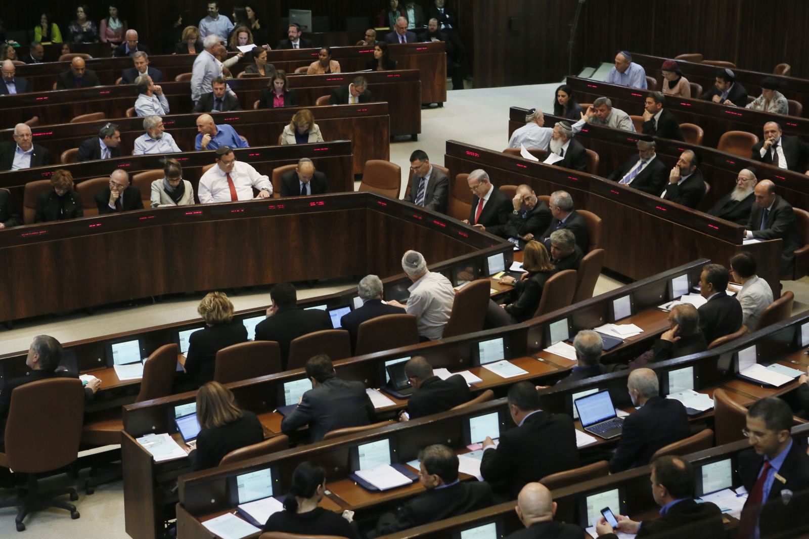 أعضاء كنيست ينتقدون ليبرمان ويدعون لإجراء مباحثات مع أوساط فلسطينية