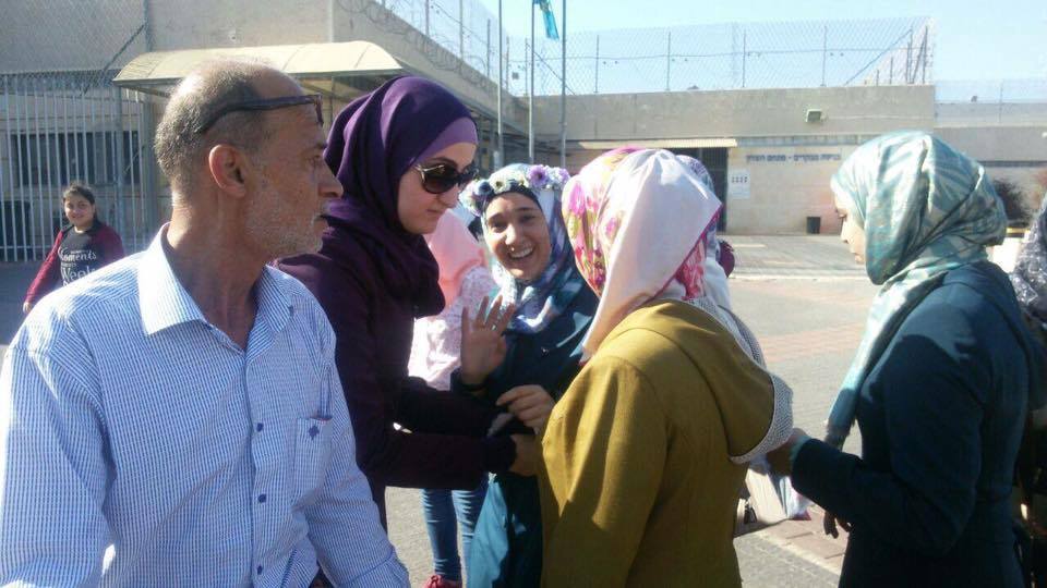 صور وفيديو: الاحتلال يفرج عن الصحفية سماح دويك